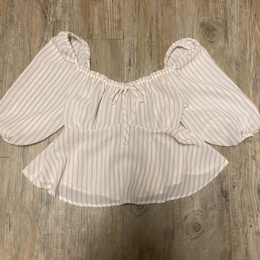 Super cute pink and white top!